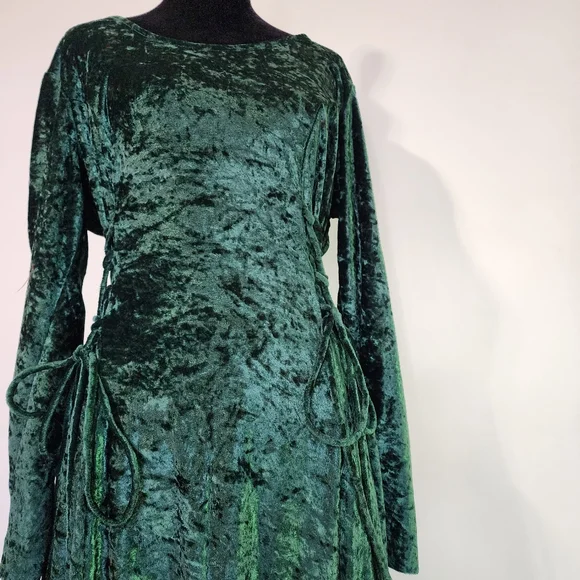 Vintage green Crushed velvet Renaissance lace up long dress - Picture 4 of 11